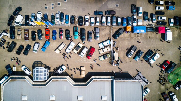 Abu Dhabi announces a fine of Dh500 for Parked Vehicles with Running Engine